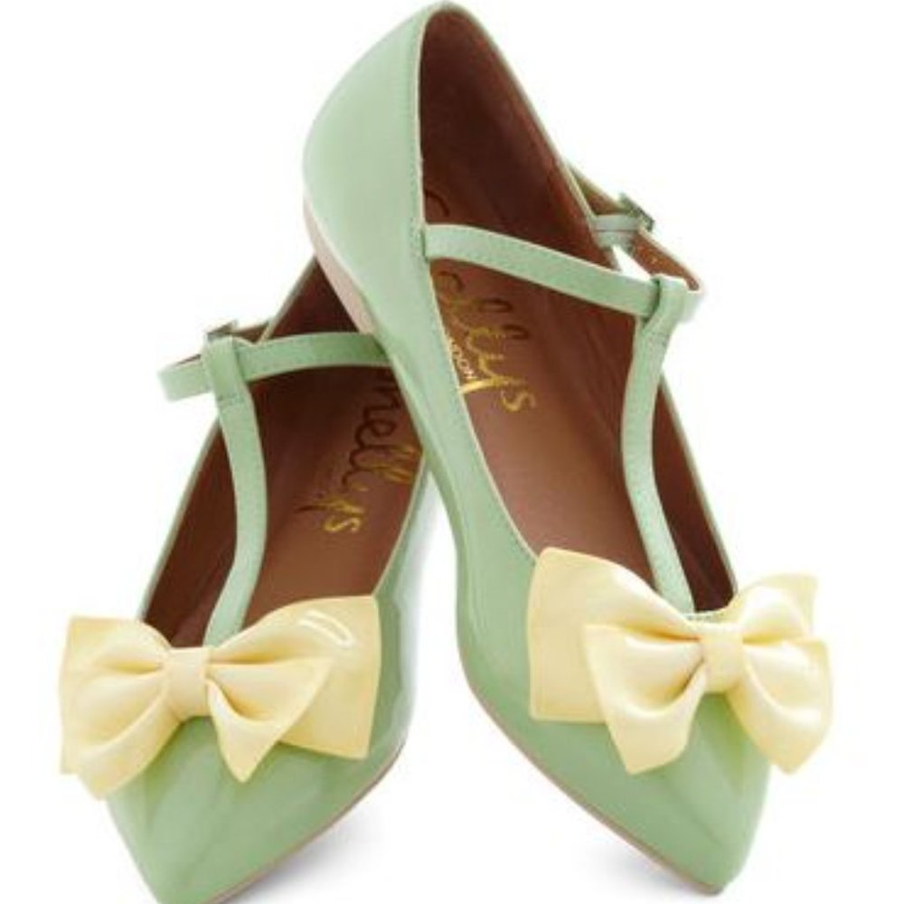 Adorable, mint green flats with yellow bow